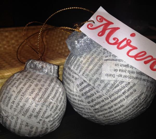 Cómo hacer manualidades con papel de periódico - Bolas de Navidad con papel de periódico