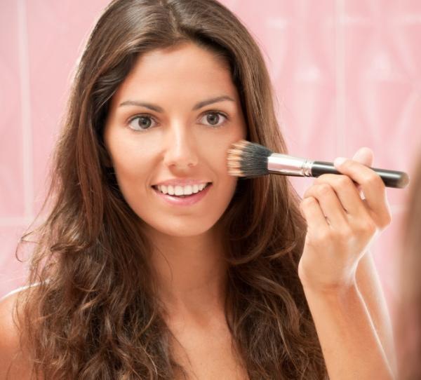 Cómo maquillarse para un bautizo - Paso 2