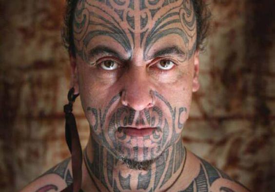 Tatuajes samoanos y sus significados - Tatuaje en la cara: los famosos tatuajes polinesios faciales