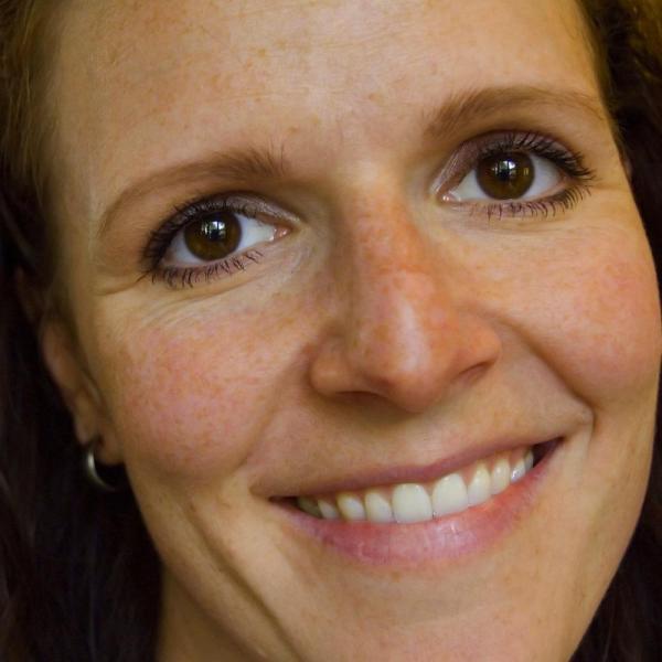 Tratar la piel seca en las mejillas causada por la menopausia