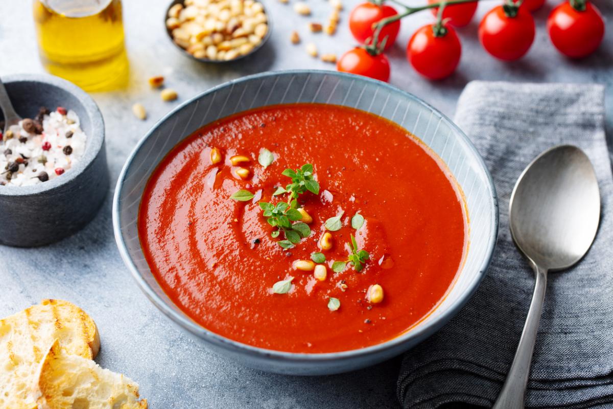 Cómo hacer sopa de tomate casera