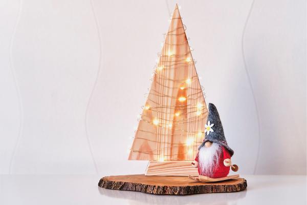 Tipos de árboles de Navidad: cómo elegir el ideal - Árbol de Navidad minimalista (de madera o metálico)
