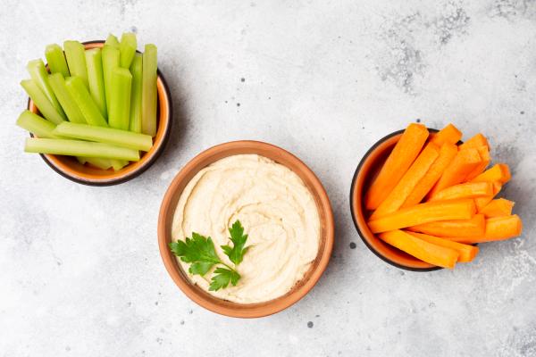 ¿Con qué comer hummus? Descubre las combinaciones más deliciosas - Bastones de verduras