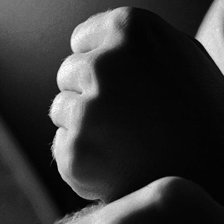 Cómo hacer un masaje con los nudillos