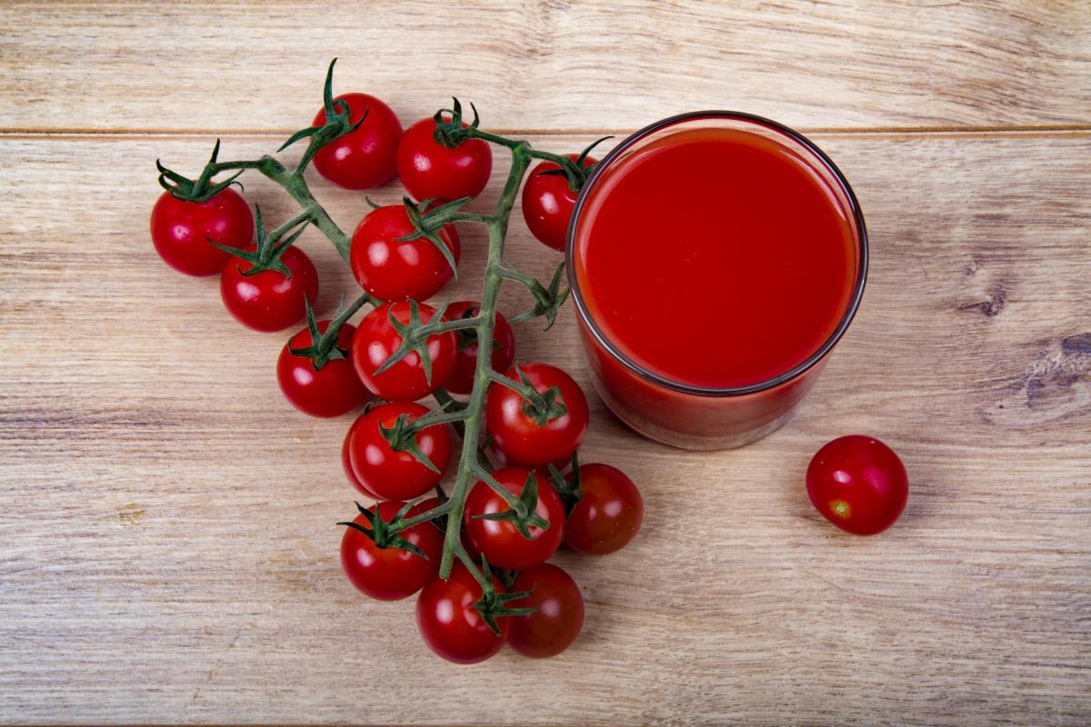 Cómo hacer jugo de tomate para adelgazar