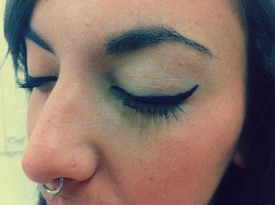 Cómo hacer un maquillaje retro - Paso 1