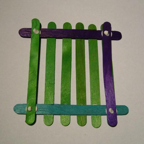 Cómo hacer un portalápiz con palos de polo - Paso 3