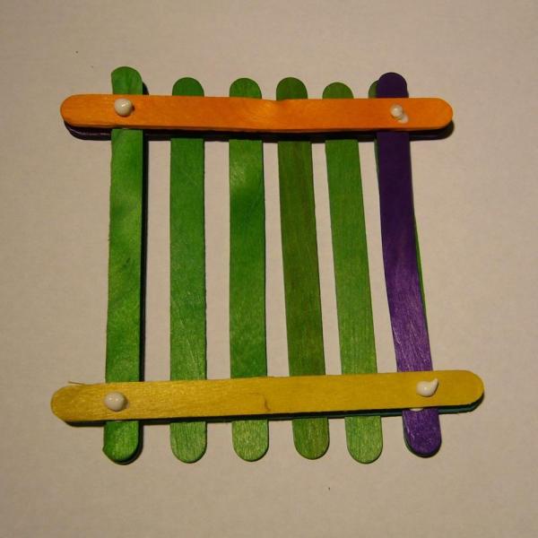 Cómo hacer un portalápiz con palos de polo - Paso 4