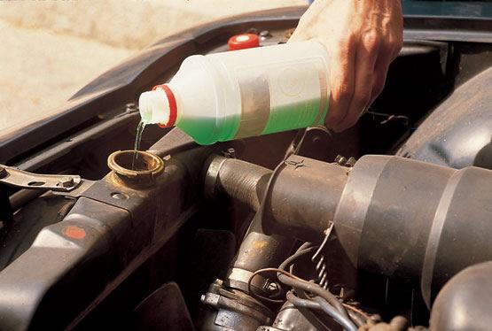 Cómo cambiar el líquido anticongelante del coche