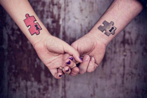 10 tatuajes que simbolizan la amistad - Piezas de puzzle