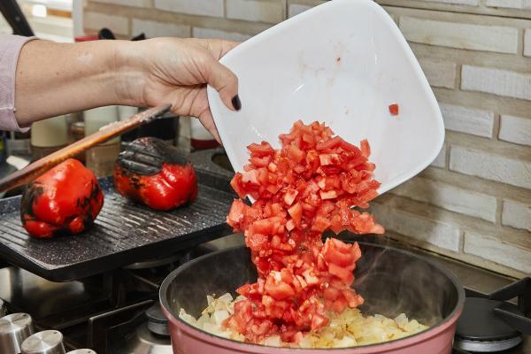 Cómo hacer borscht: receta de la sopa rusa de remolacha - Paso 4