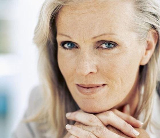 Trucos de maquillaje para las pieles maduras