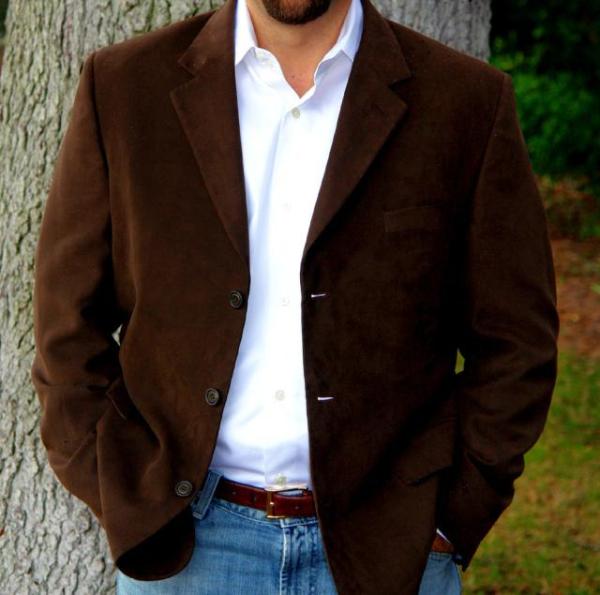 Cómo combinar la ropa (hombres) - Combinar ropa de hombre con el marrón