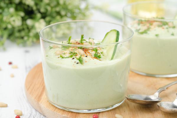 Recetas con aguacate para cenar - Sopa fría de aguacate y pepino