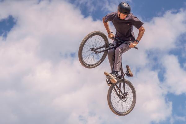 Tipos de cascos para bicicleta: conoce las diferencias y cómo elegir - Cascos para BMX/DIRT