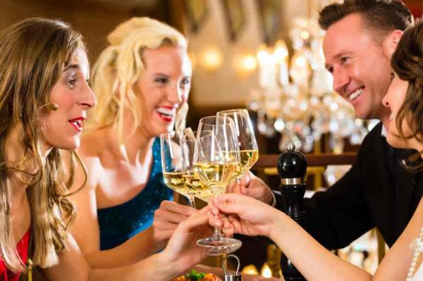 Cómo organizar una cena sorpresa