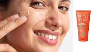Descubre los mejores protectores solares para piel grasa sin brillos ni efecto graso - SVR Sun Secure Blur SPF 50+