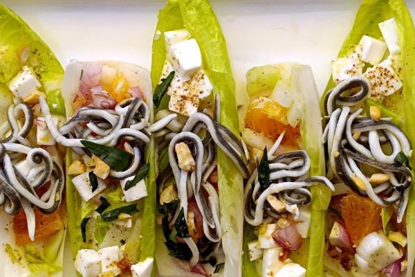 Las mejores recetas con gulas - Barquitas de endivias con gulas y jamón