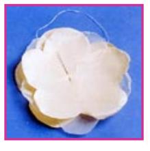 Cómo hacer una flor para usar de broche - Paso 3