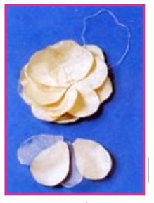 Cómo hacer una flor para usar de broche - Paso 4