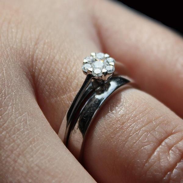 Cómo reutilizar diamantes para hacer nuevo anillo