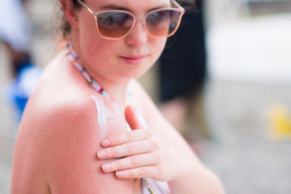 ¿Se puede tomar el sol tomando antibióticos? Descubre los riesgos