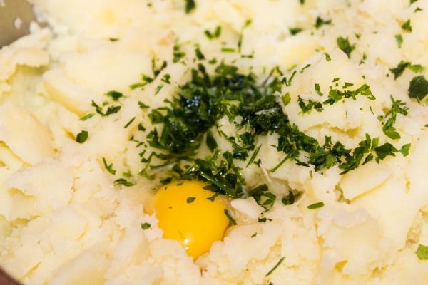 Cómo hacer tortitas de papa con atún - Paso 7