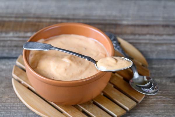 Salsa mil islas: la receta fácil para preparar este rico aderezo