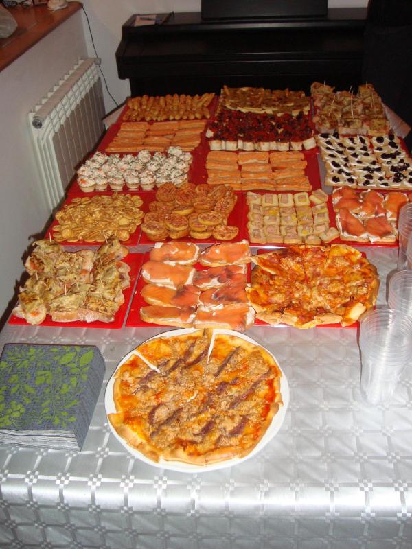 Organizar la fiesta de inauguración de un piso con muchos invitados