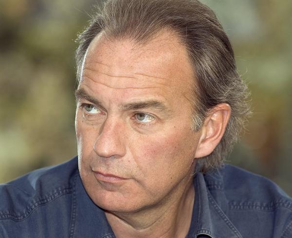 Cómo contactar con Bertín Osborne