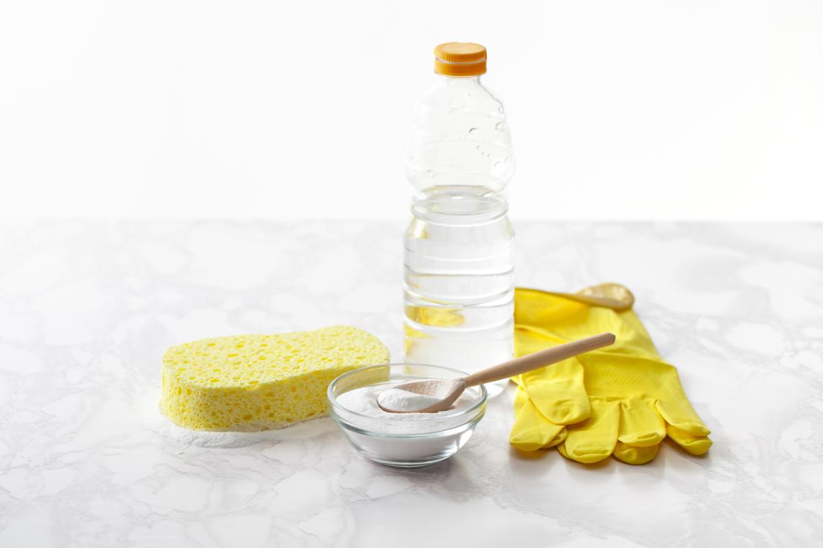 Vinagre blanco destilado: beneficios y usos