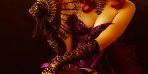 Cómo hacer un disfraz de burlesque