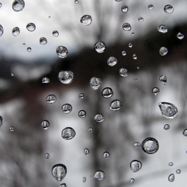 Cómo quitar las manchas de agua del vidrio