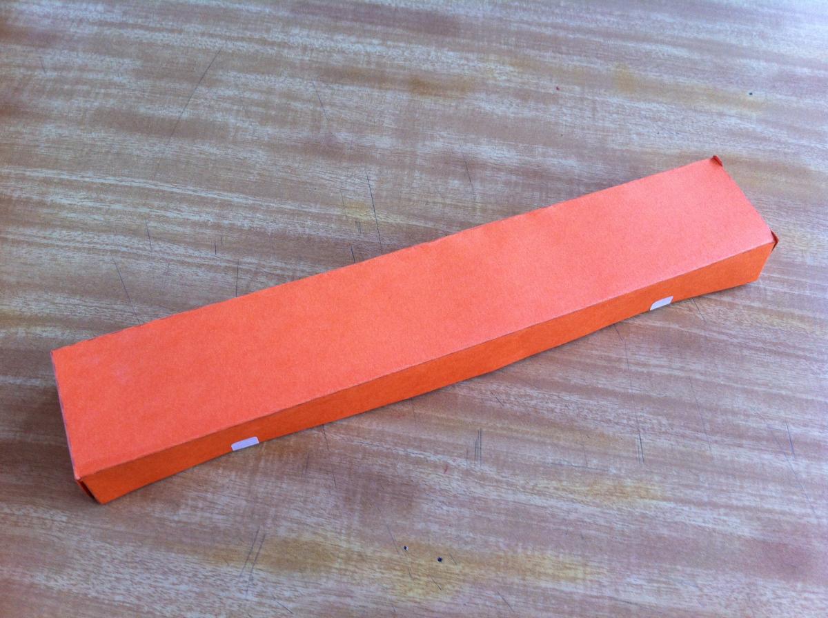 Cómo hacer una caja de cartulina para un abanico