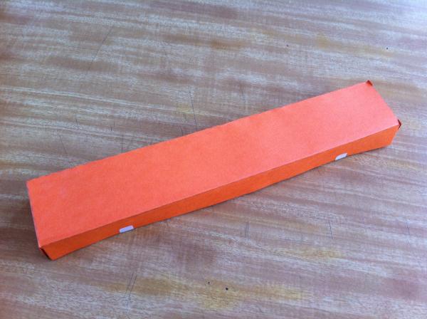 Cómo hacer una caja de cartulina para un abanico