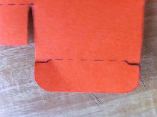 Cómo hacer una caja de cartulina para un abanico - Paso 6