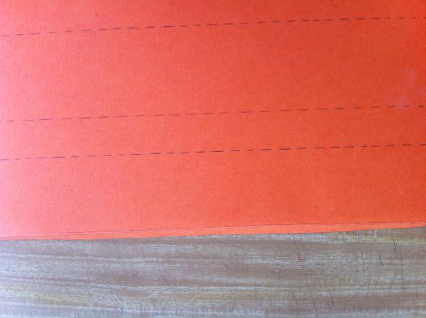 Cómo hacer una caja de cartulina para un abanico - Paso 8