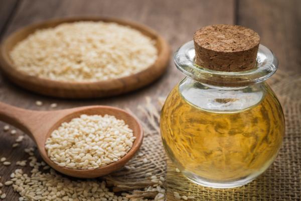 Beneficios y propiedades del aceite de sésamo para la piel
