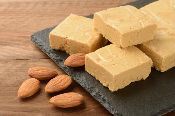 Cómo hacer tarta de turrón blando para estas Navidades, una receta fácil que triunfa - Paso 5