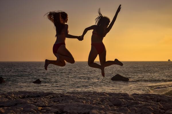 Retos virales para hacer con amigos en TikTok y triunfar - Retos de preguntas y castigos
