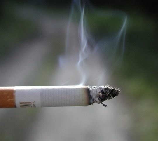 Cómo curar una quemadura de cigarro