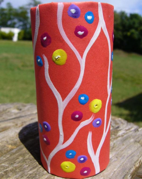 Cómo hacer un servilletero con un rollo de papel de wc - Paso 7