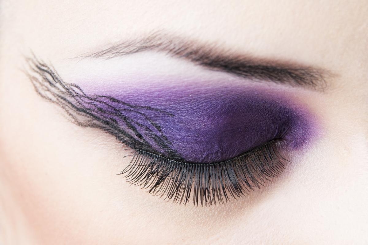 Cómo poner pestañas magnéticas