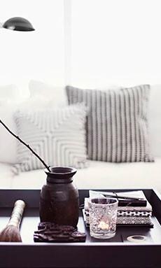 Cómo decorar un salón con muebles oscuros