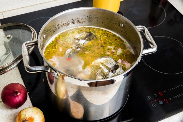 Cómo se hace la sopa bullabesa fácil - Paso 1