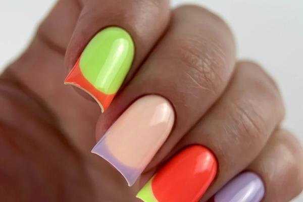 Uñas de arcoíris: diseños para lucir una manicura bonita y divertida - Uñas arcoíris neón