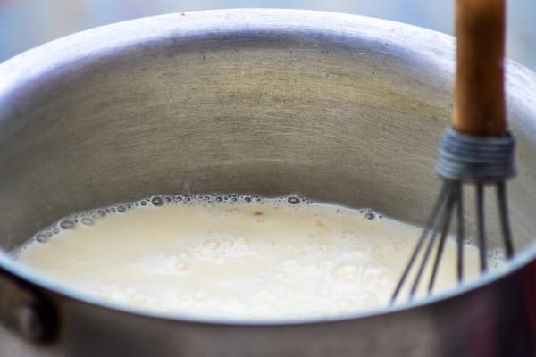Cómo hacer un flan de turrón blando sin horno: receta de postre navideño fácil - Paso 2