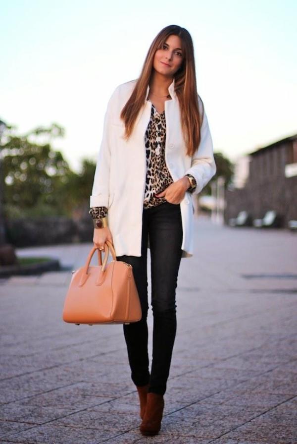 Cómo combinar un abrigo blanco - Con estampados