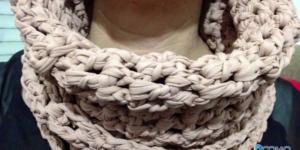 Cómo hacer una bufanda cerrada de trapillo