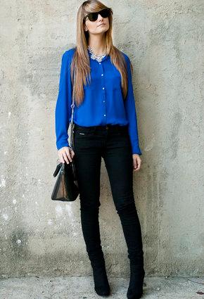 Cómo combinar una camiseta azul eléctrico - Negro